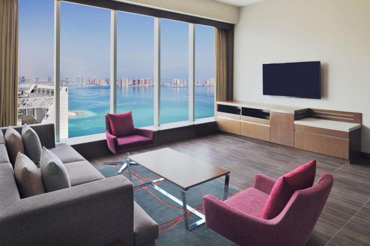 Delta Hotels By Marriott City Center Доха Экстерьер фото A living room in a typical apartment